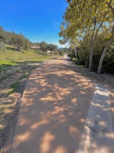 Mise en œuvre de sable stabilisé renforcé pour une voie d'accès et un terrain de pétanque revar tp